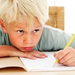 Помощь с уроками: 7 правил для родителей