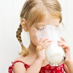 Чому не можна їсти молочні продукти