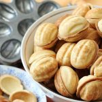 Рецепт десерта: орешки со сгущенкой