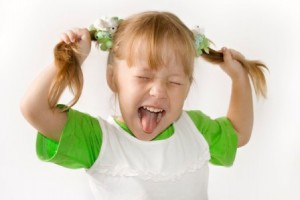 Неприятный запах изо рта у ребенка: причины и решение