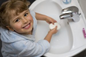 Советы родителям: как приучить ребенка мыть руки