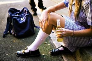Подростки и алкоголь: решаем проблему
