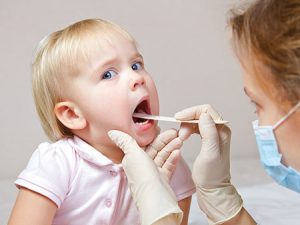 Если у ребенка болит горло: как себя вести