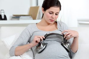 Развиваем ребенка в утробе: музыка во время беременности