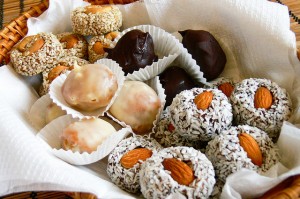 Полезные сладости для детей: готовим конфеты из сухофруктов