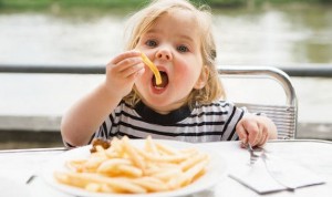 Какая еда небезопасна для ребенка