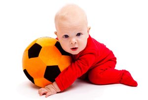 Мяч для ребенка: какой выбрать и во что играть