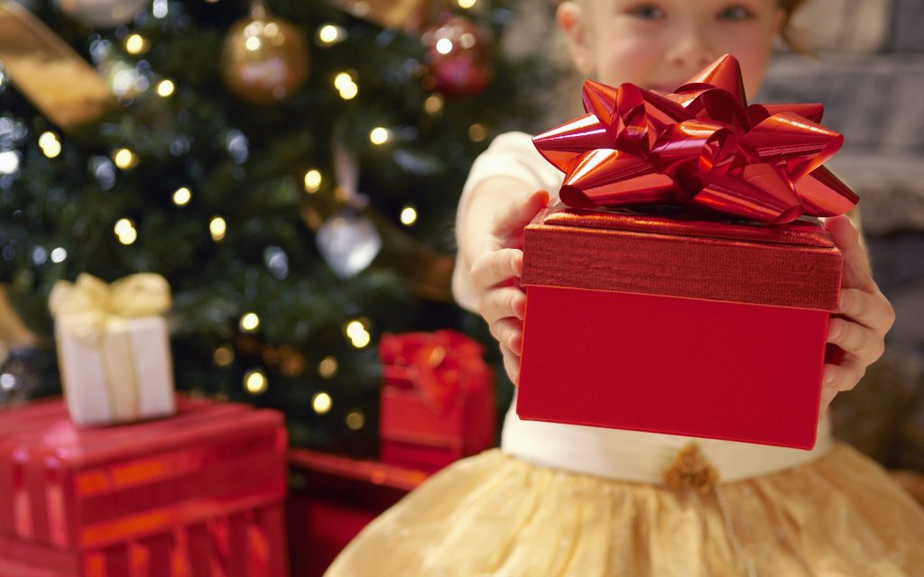 Как оригинально подарить ребенку новогодний подарок