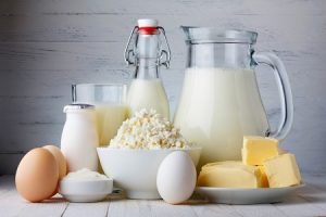 молочные продукты, сыр, молоко, кефир, масло, яйця